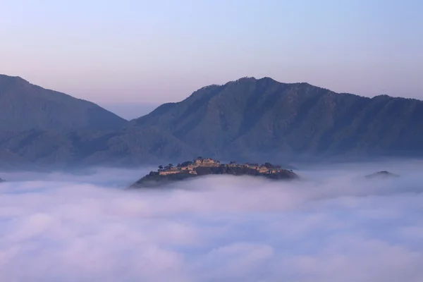 天空に浮かぶ美しき雲海が魅せる神秘の絶景！の記事画像