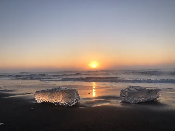 厳冬期だけ見られる透明の美景・ジュエリーアイスの記事画像