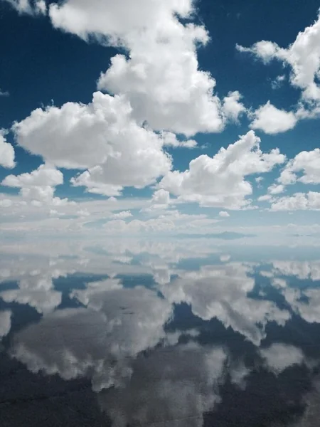 天空の鏡面世界「リフレクション」の絶景５選の記事画像