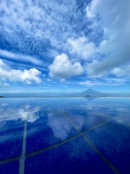 暑さも和らぐ、爽やかな水辺の風景の記事画像