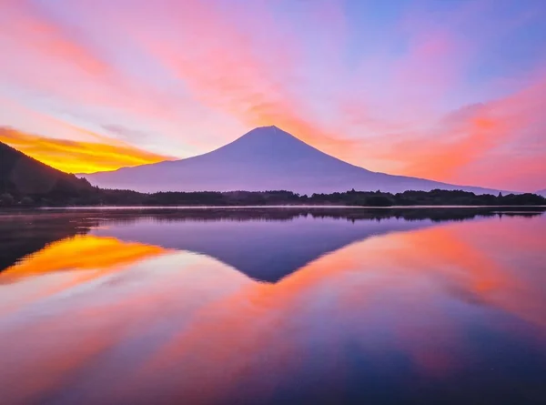 美しいリフレクションの絶景メイン画像