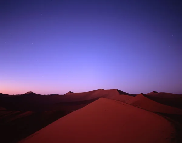 悠久の時の流れを感じる砂漠の絶景5選の記事画像