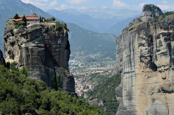 崖の上の建物絶景の記事画像