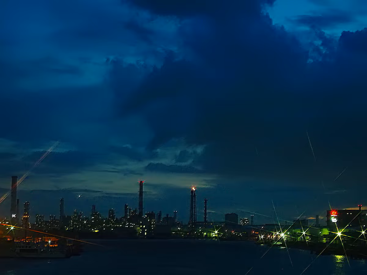 投稿写真：曇天　工場夜景