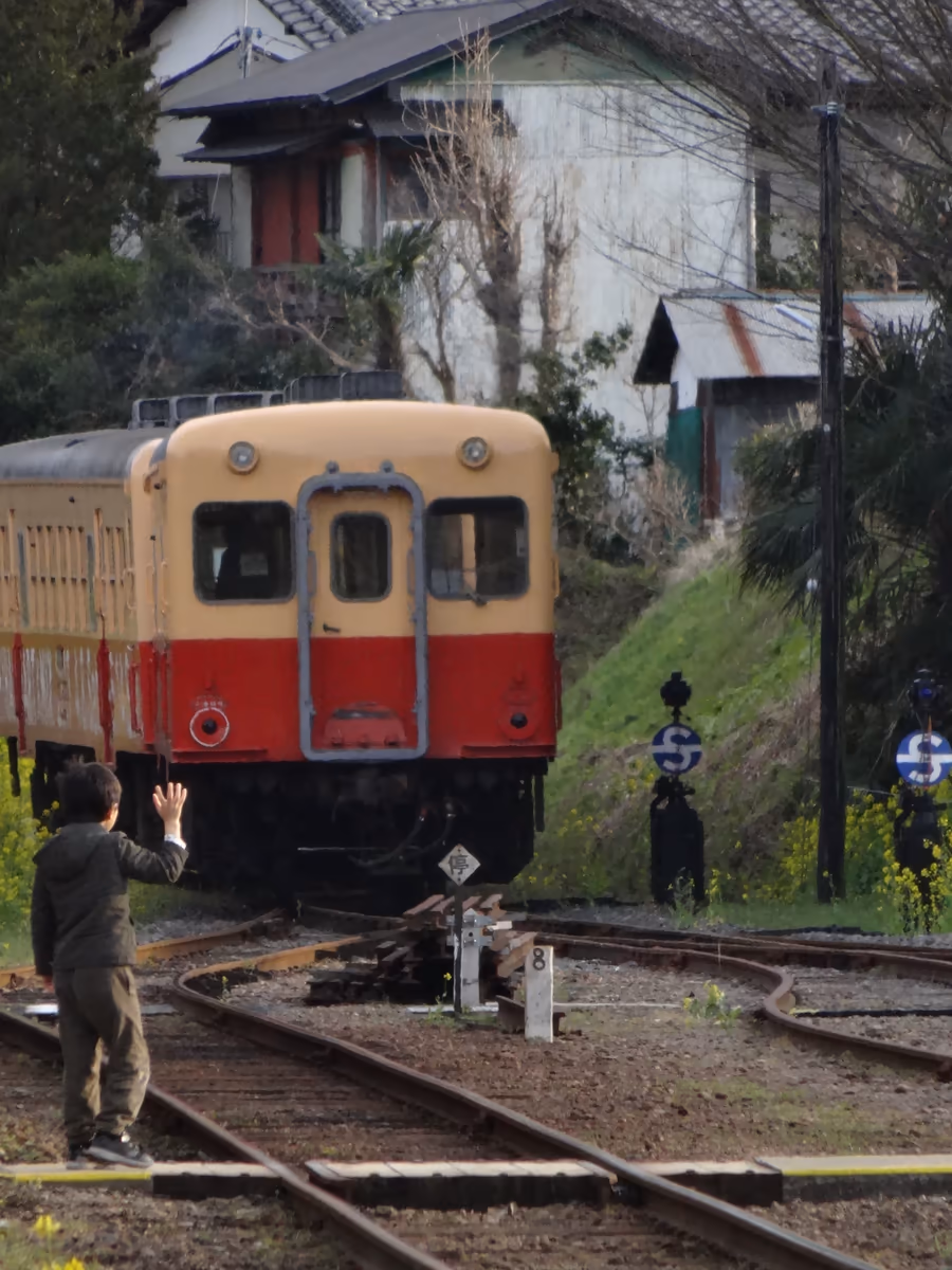 投稿写真：『列車のお見送り』／里見駅