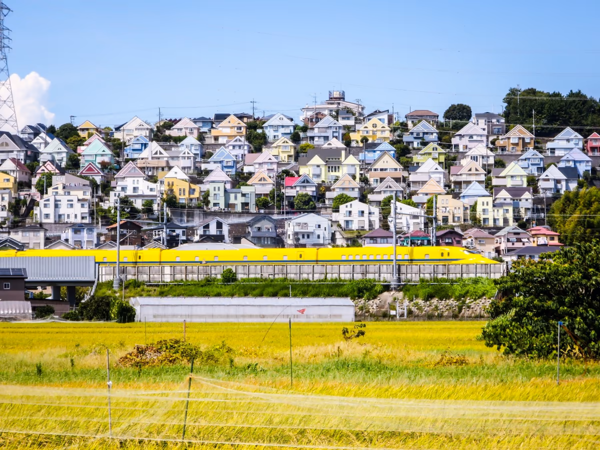 投稿写真：日向岡住宅とドクターイエロー