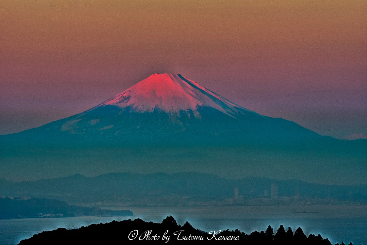 投稿写真：2017元日・紅に染まりし、富岳の夜明け