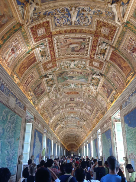 投稿：ヴァチカン美術館の回廊