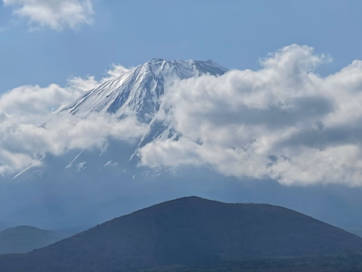 投稿写真：富士山が顔を出した！