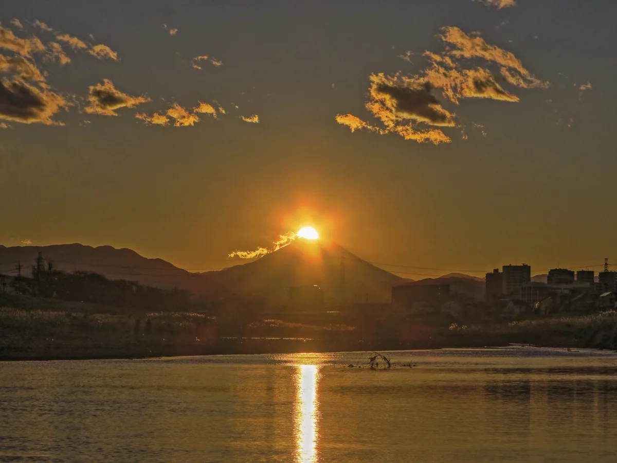 投稿写真：ダイヤモンド富士と光の道