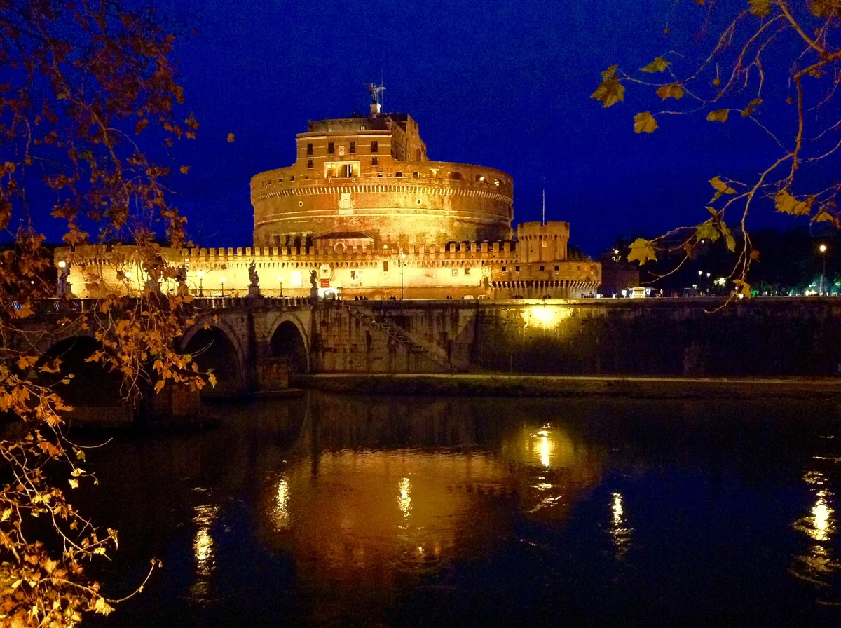 投稿写真：要塞の美 サンタンジェロ城の夜景