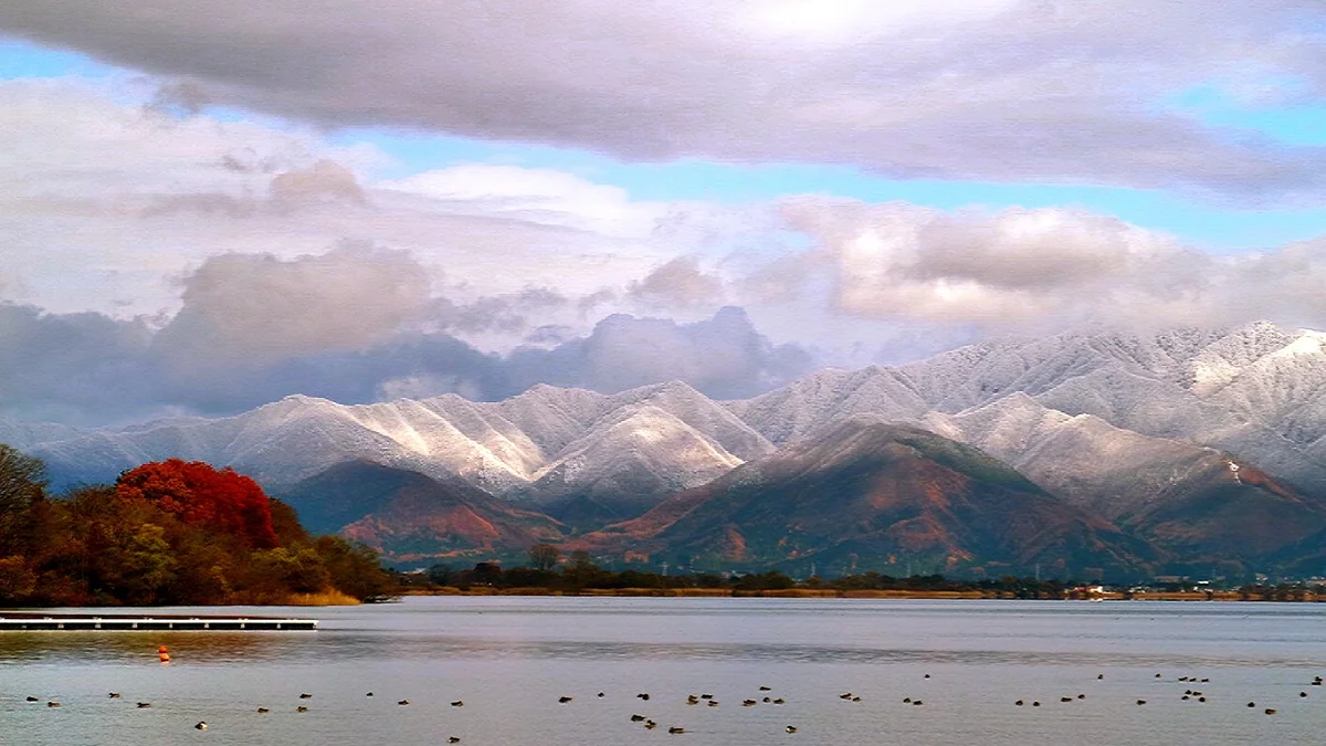 投稿写真：冬場を迎えての猪苗代湖