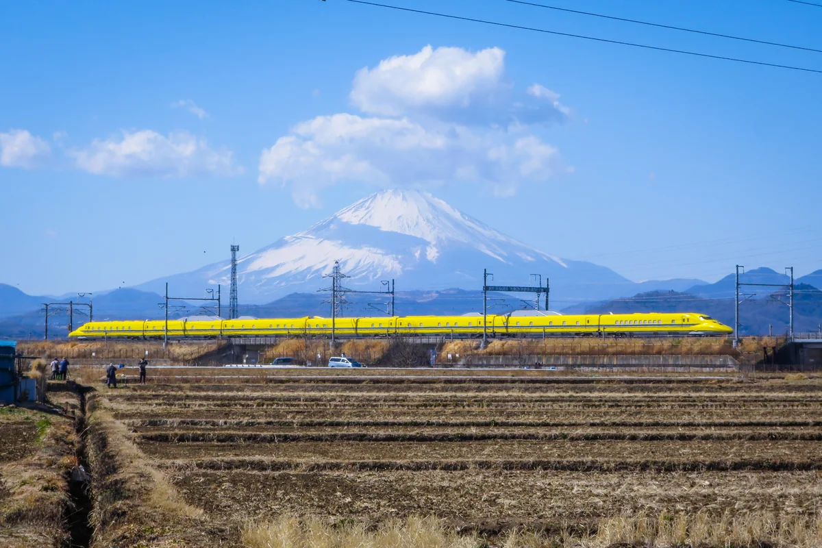 投稿写真：ドクターイエローと富士山