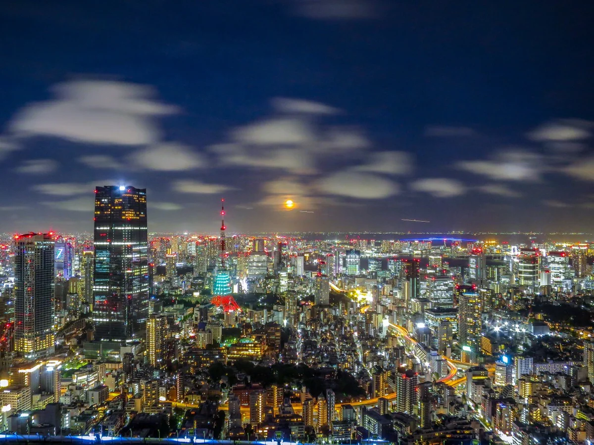 投稿写真：スーパーブルームーンと東京タワーと首都高の光跡