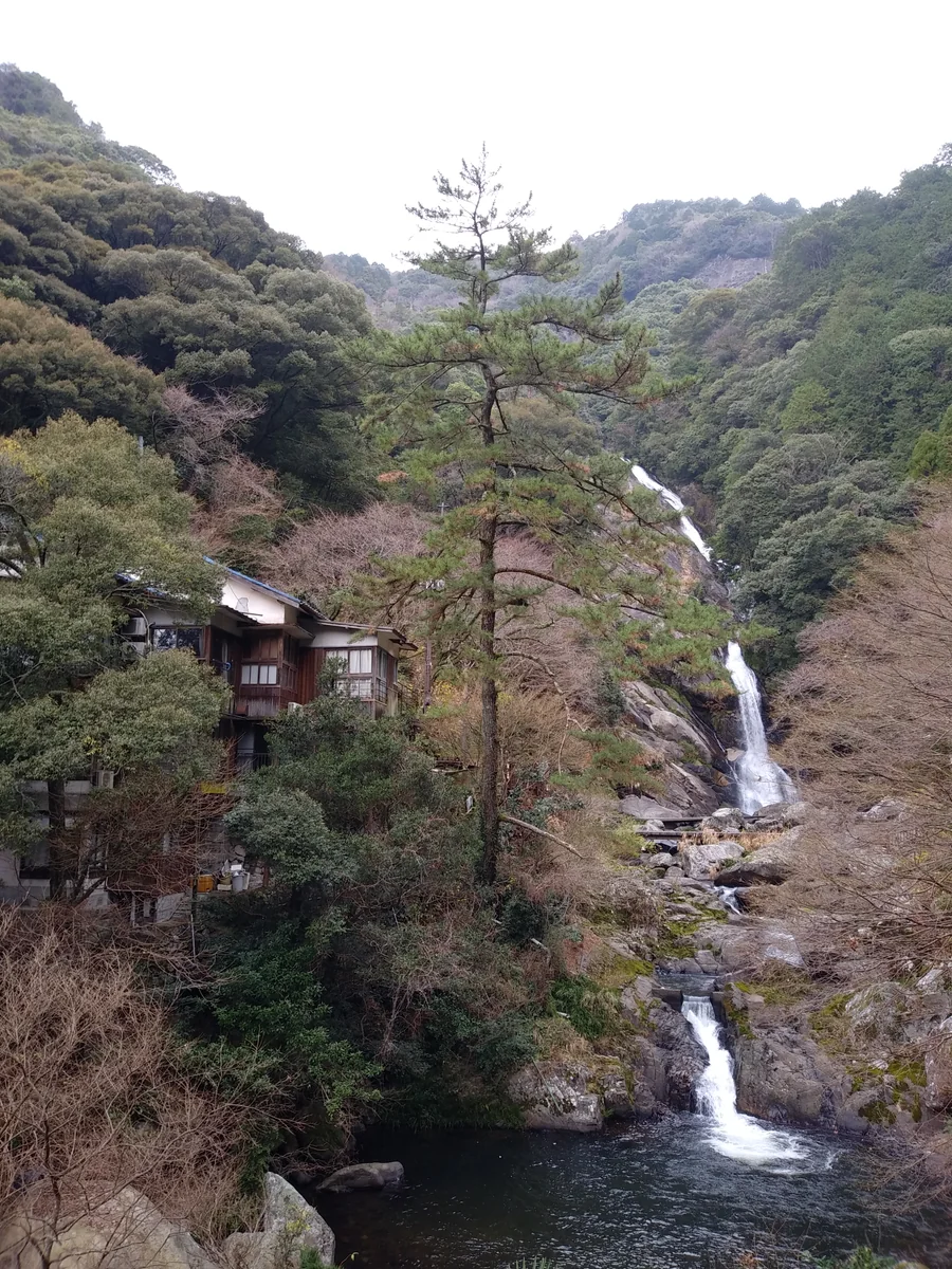 投稿写真：見帰りの滝の対称美