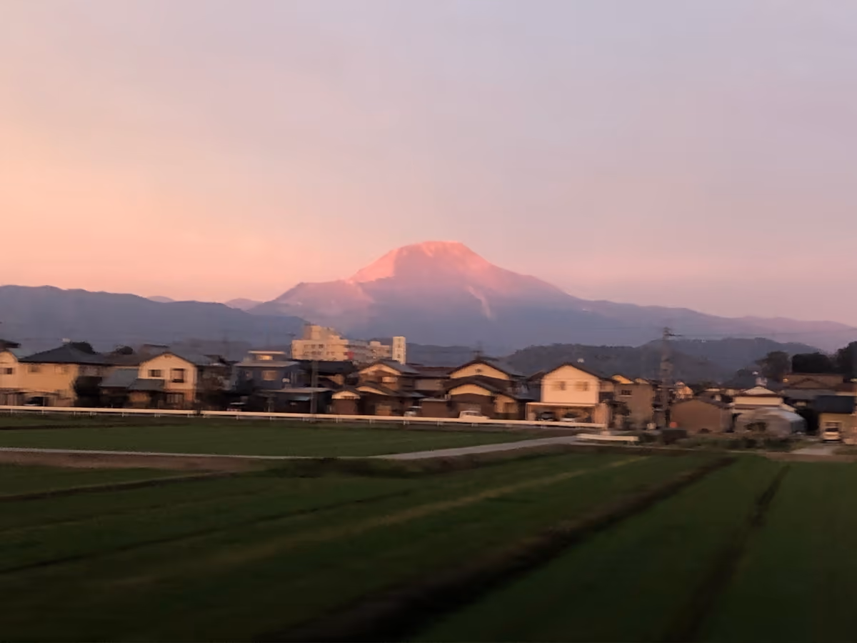 投稿写真：赤い伊吹山