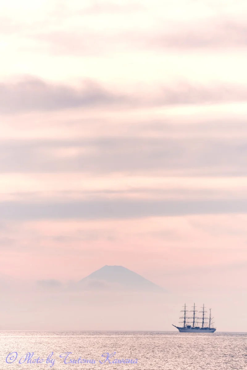 投稿写真：夕空に静かに佇む、海王丸と夕富士