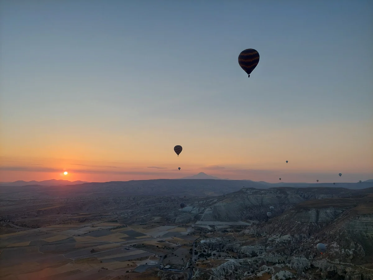 投稿写真：カッパドキアの夜明と気球