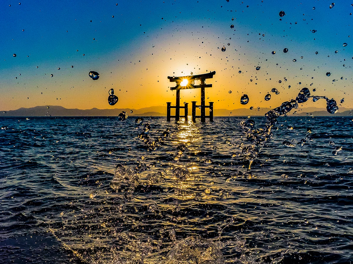 投稿写真：荒ぶる湖畔の夜明け