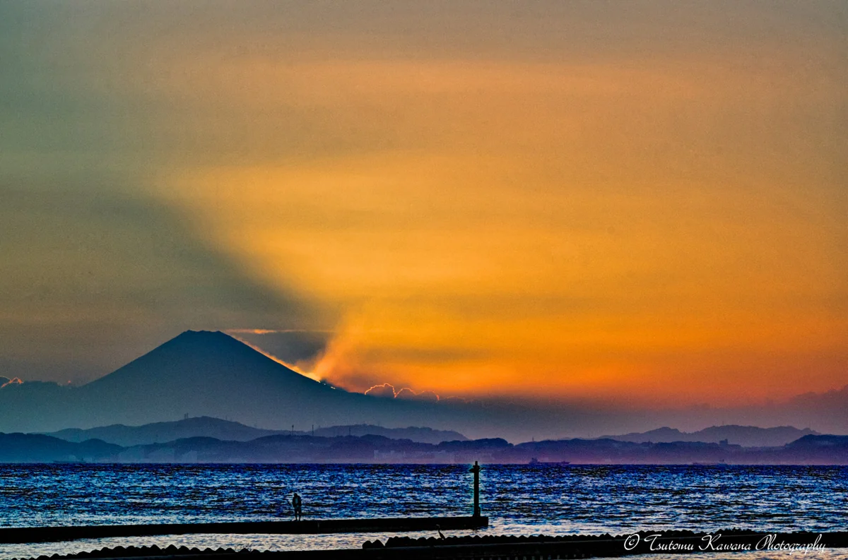 投稿写真：放たれる光芒、天を目指す。