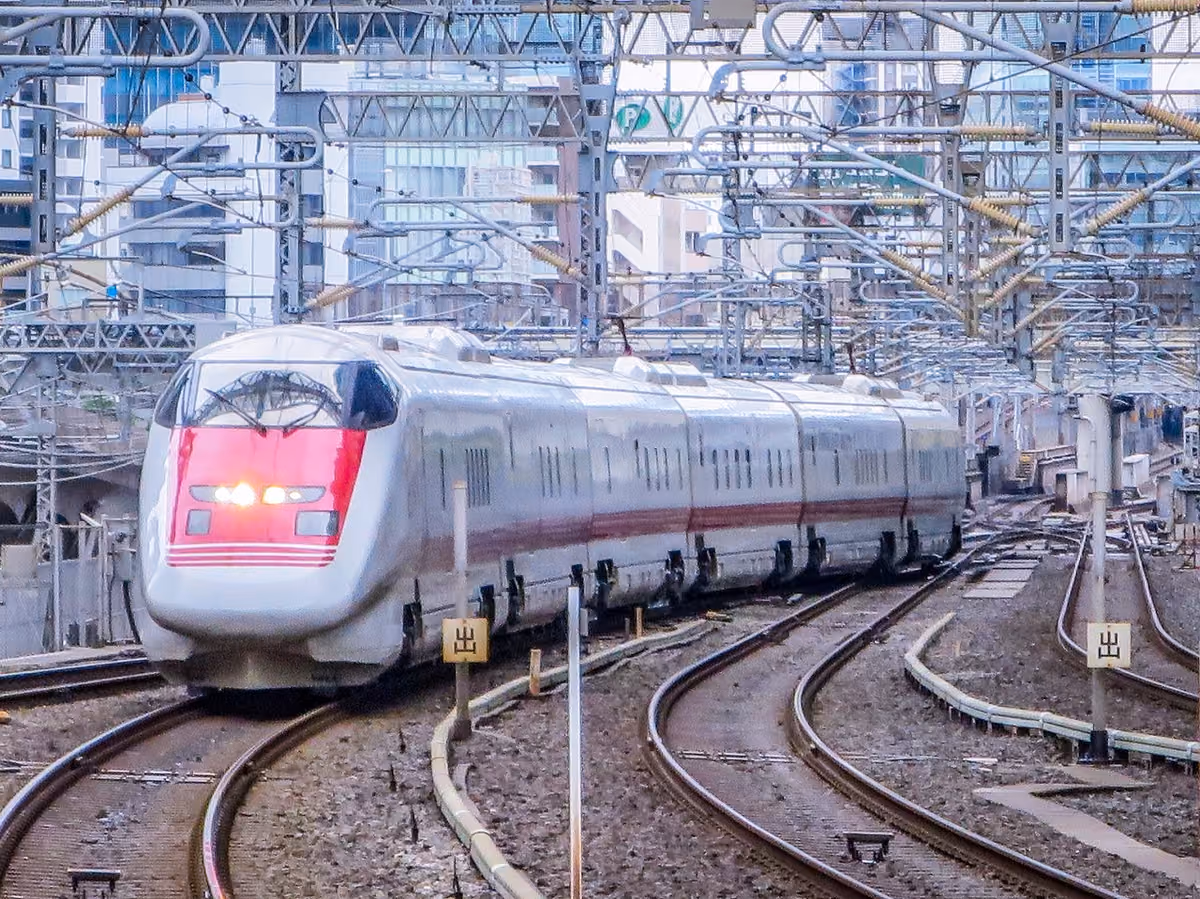 投稿写真：東京駅に進入するイーストアイ