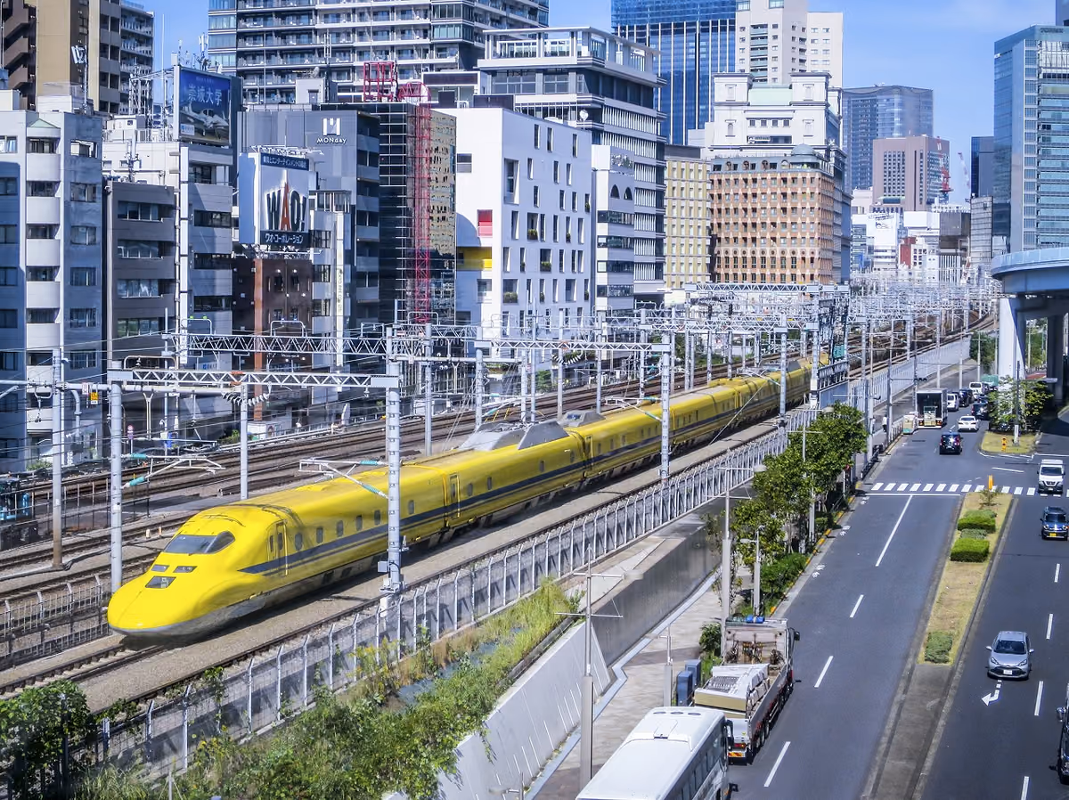 投稿写真：2分間の一時停車後動きだしたドクターイエロー