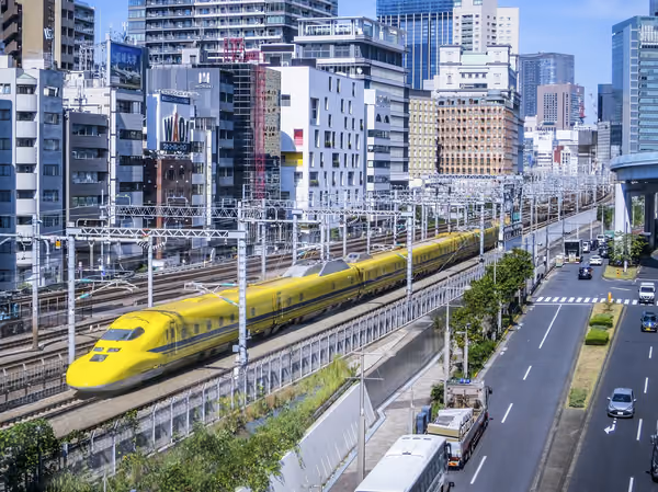 投稿：2分間の一時停車後動きだしたドクターイエロー