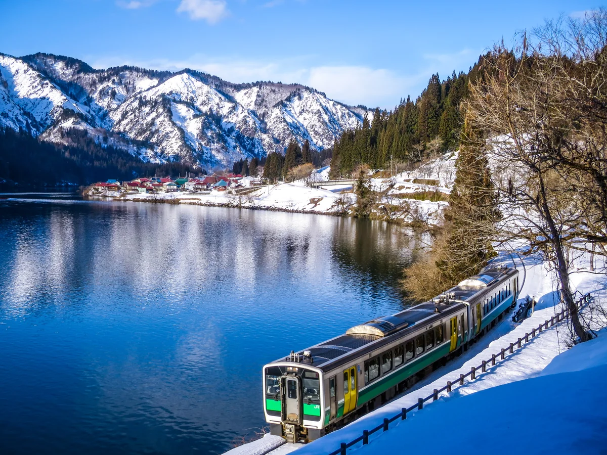 投稿写真：只見川沿いを走る只見線と大志集落