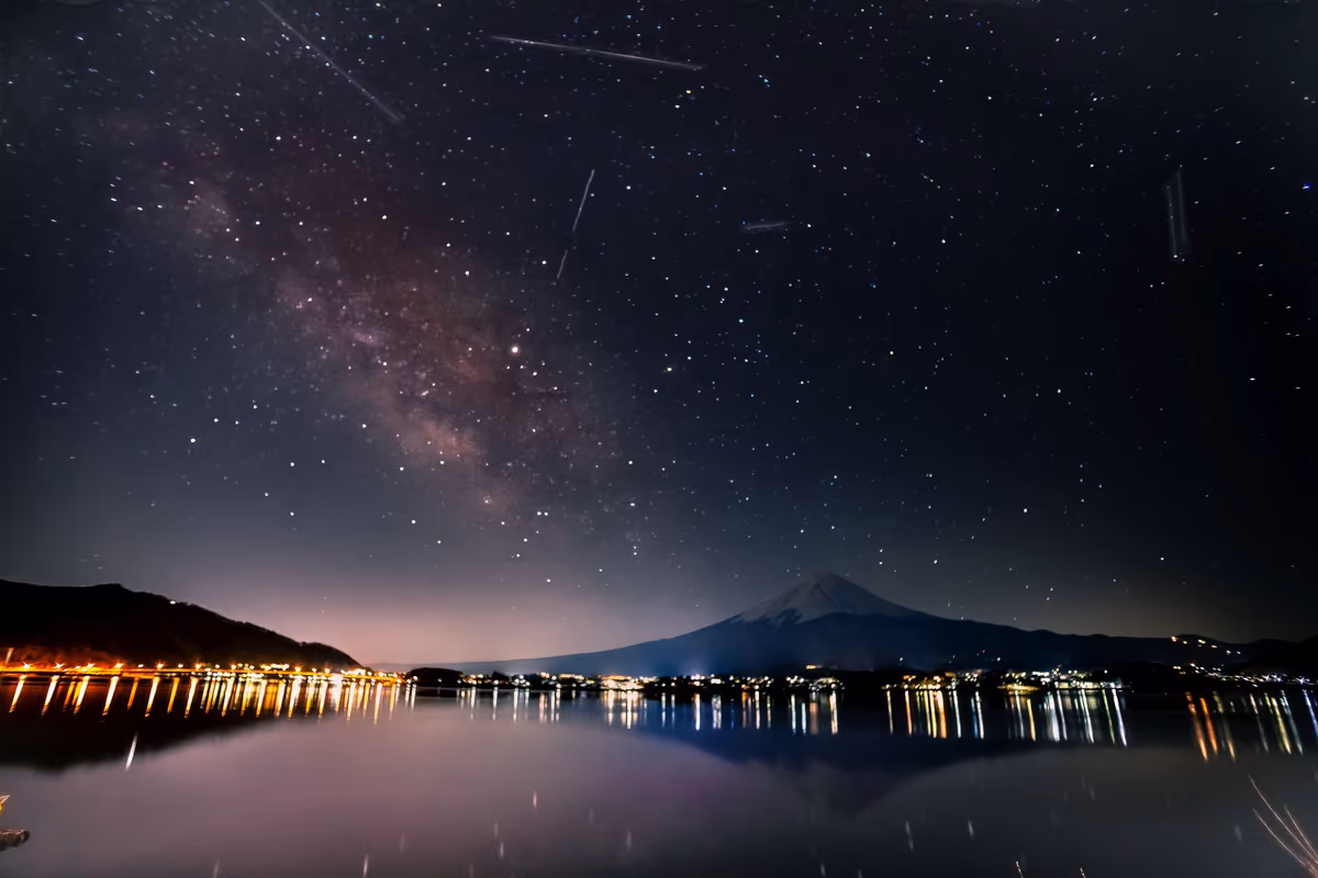 投稿写真：富士山と天の川（河口湖にて）