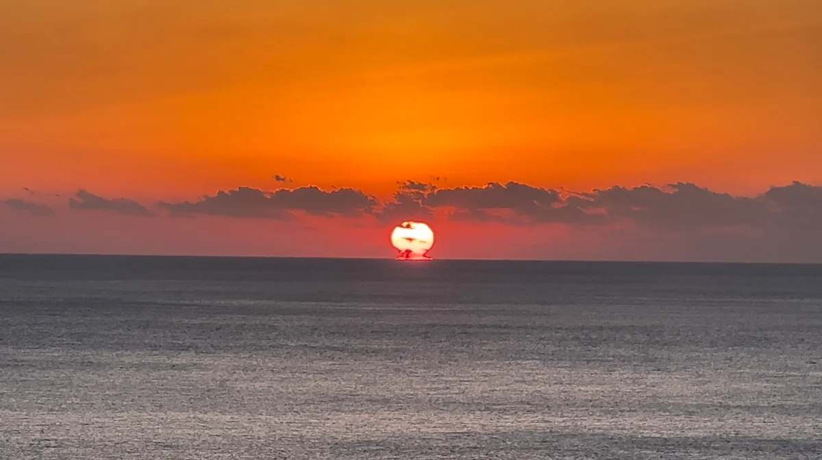 投稿写真：徳島県牟岐町の沖から昇る2023年の初日
