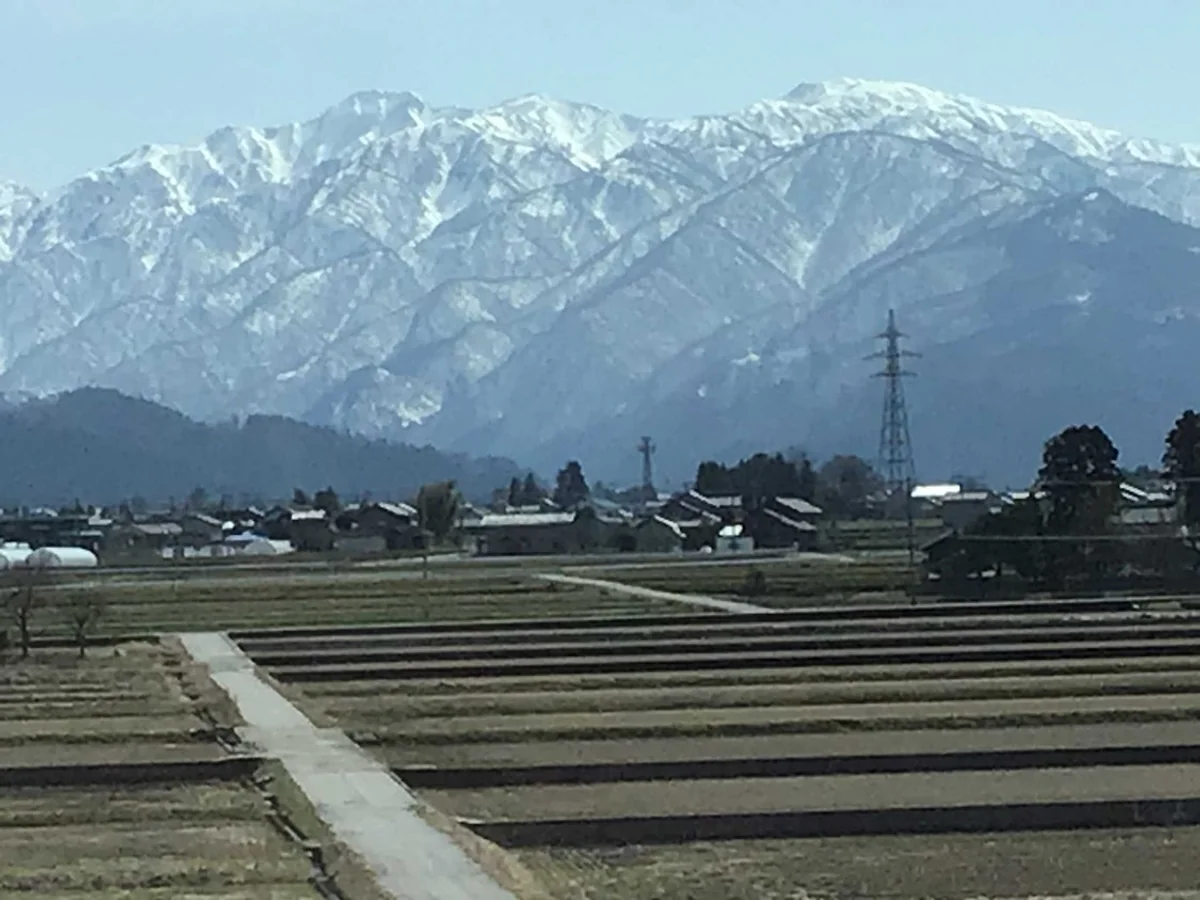投稿写真：北陸新幹線からの毛勝山