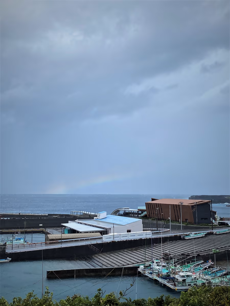 投稿写真：台風接近中の虹