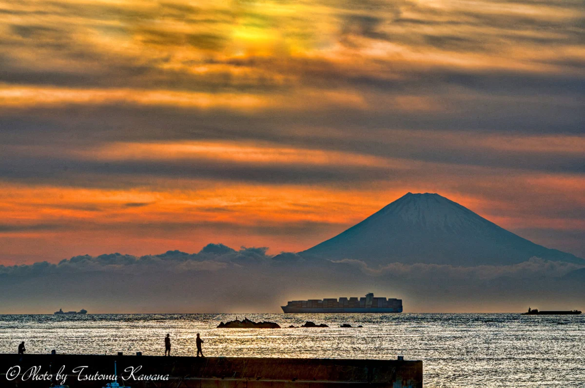 投稿写真：染まる夕雲、たそがれ富士を想ふ。