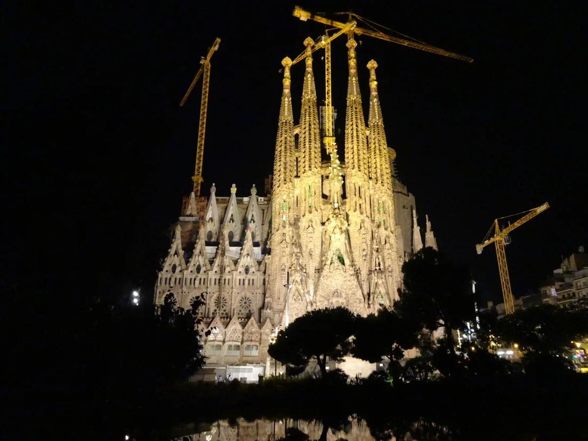 投稿写真：夜のサグラダファミリア