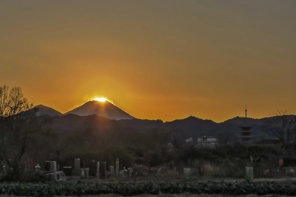 投稿写真：ダイヤモンド富士最後の輝きと五重塔