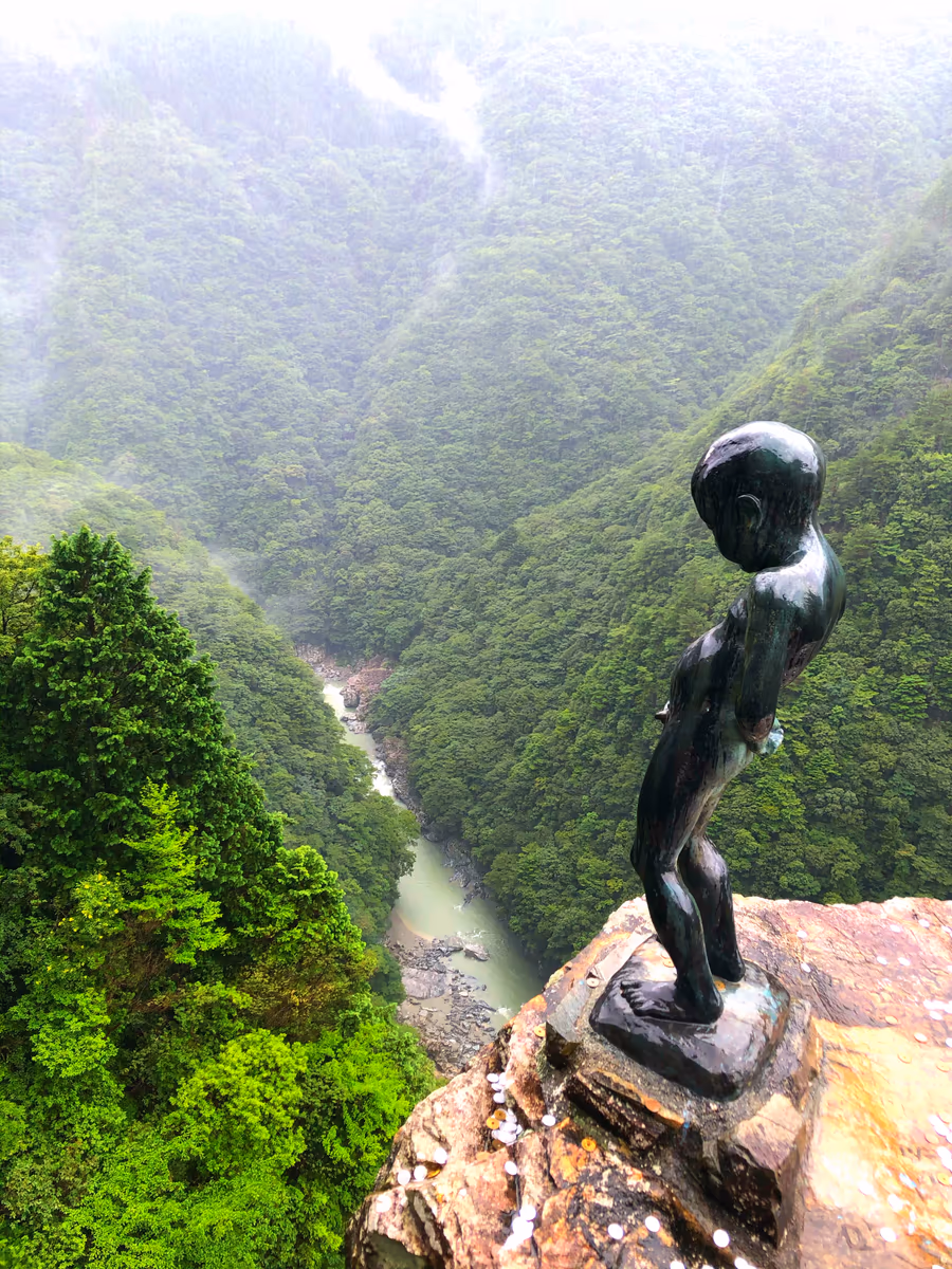 投稿写真：雨の日の小便小僧