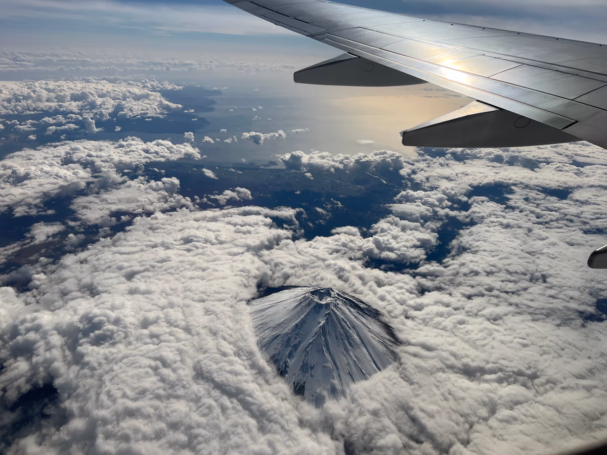 投稿写真：「あたまを雲の上に出し」の『上』