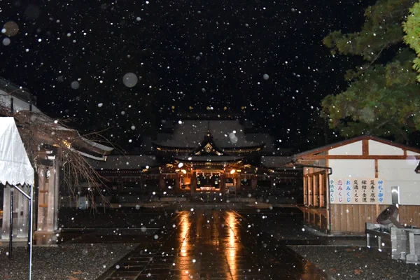 投稿：雪降る夜の多賀大社