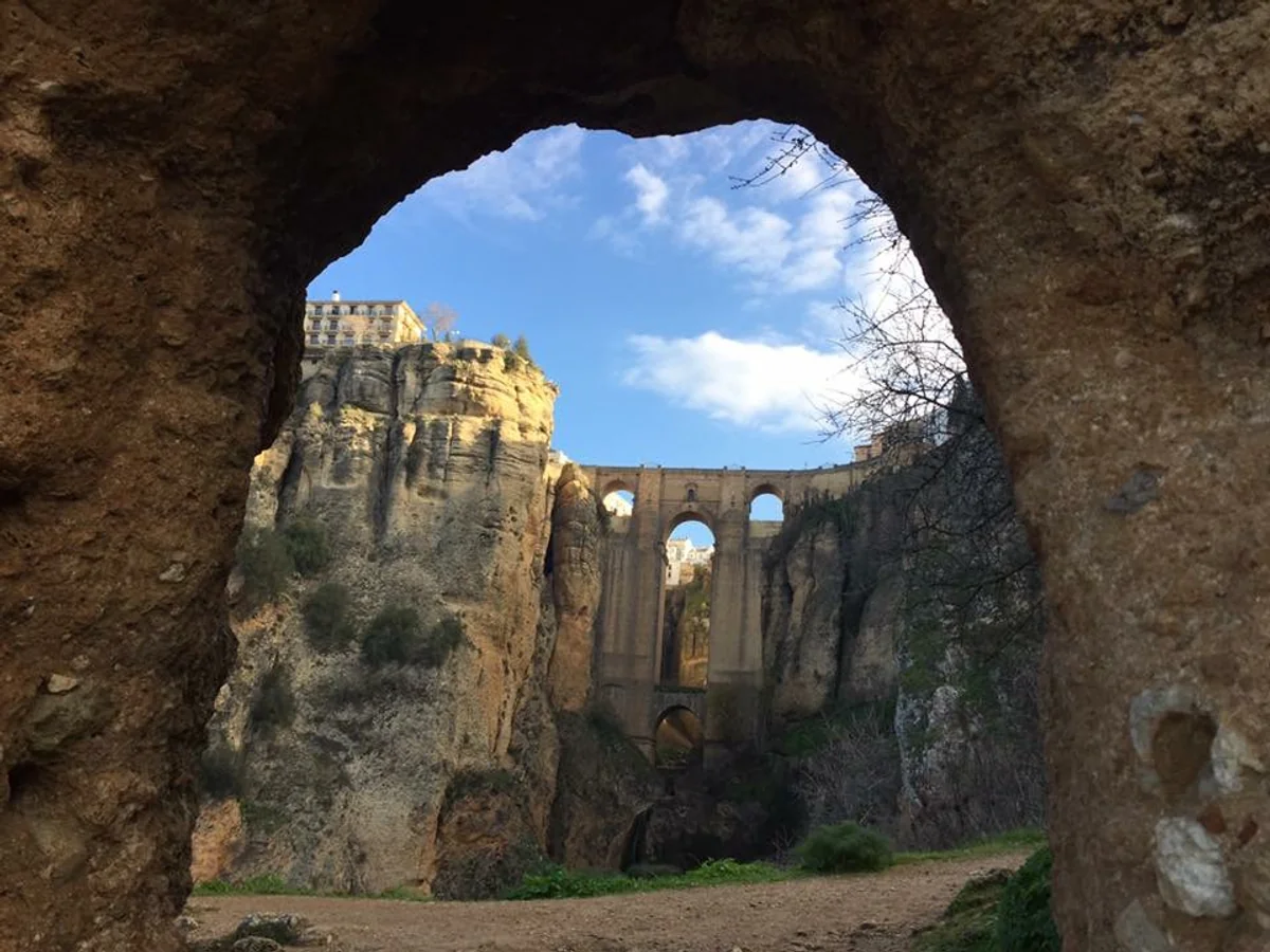 投稿写真：崖をのぞく