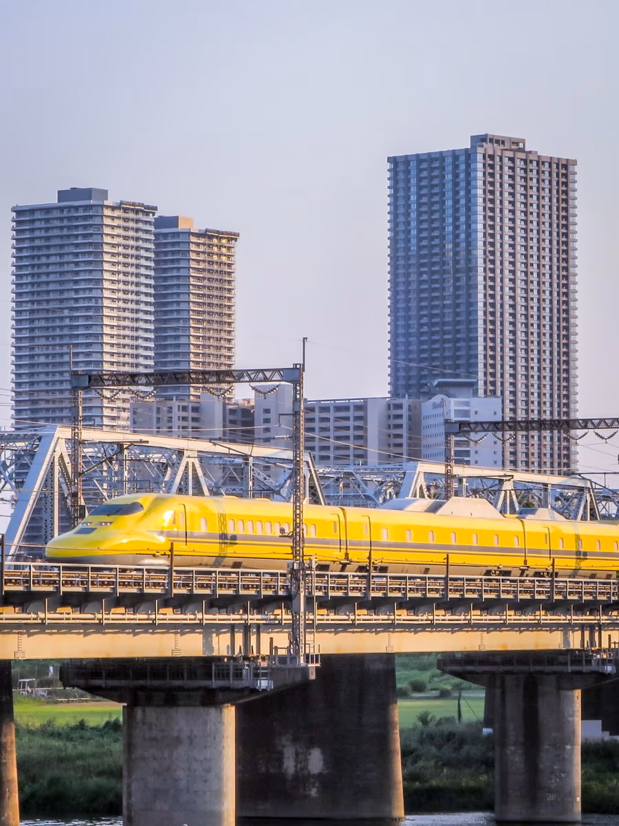 投稿写真：タワマンとドクターイエロー