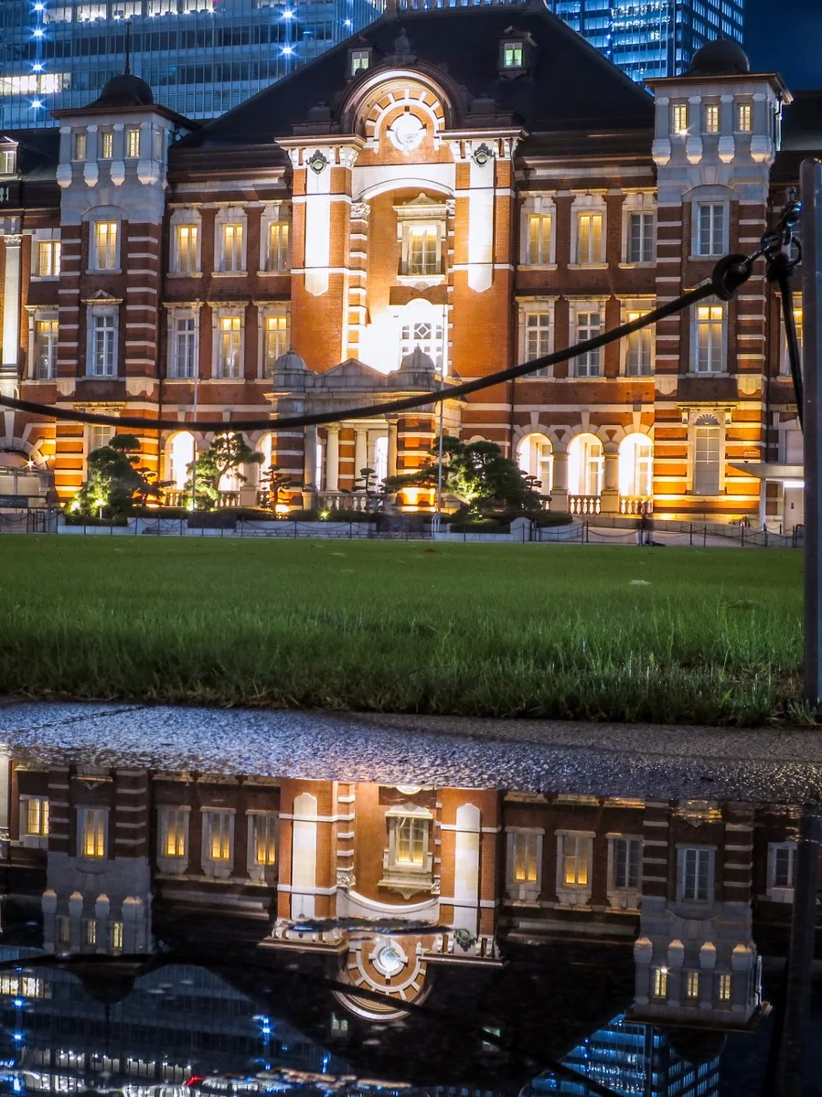 投稿写真：東京駅丸の内駅舎の夜景リフレクション
