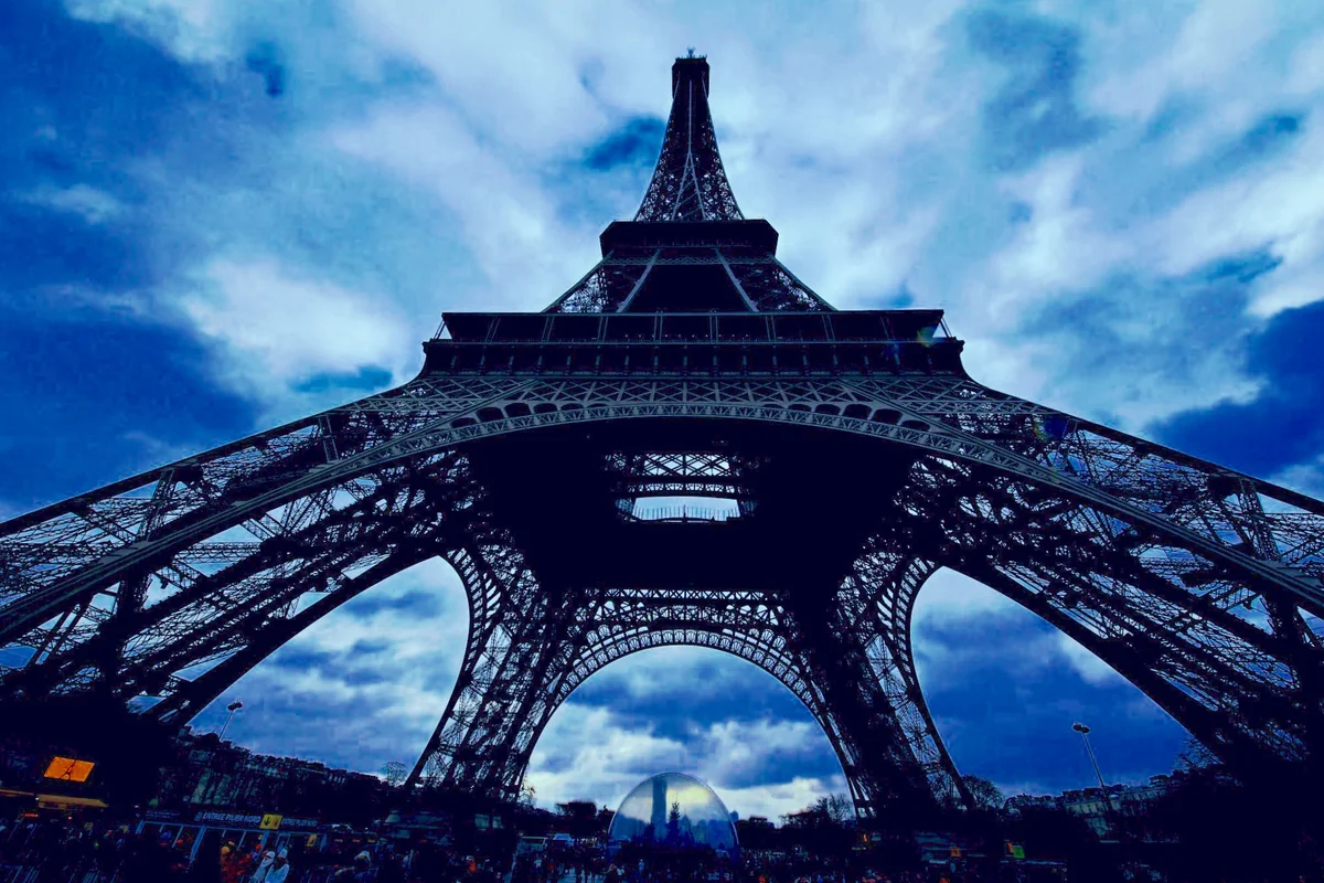 投稿写真：エッフェル塔の鉄骨美