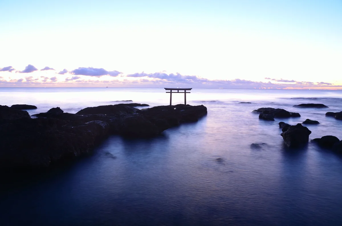 投稿写真：大洗海岸　神磯の鳥居　夜明け前