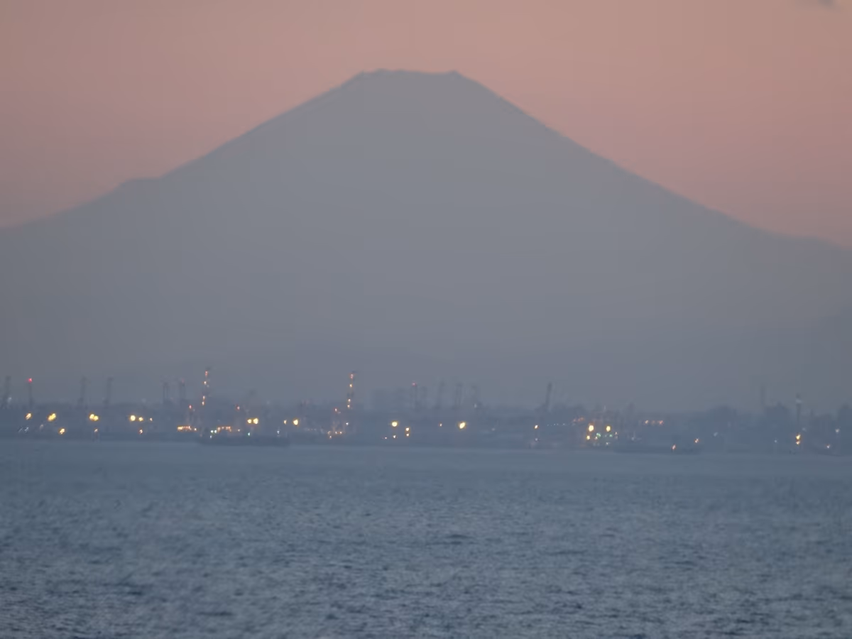 投稿写真：『夕暮れ時の富士山』／木更津金田IC付近