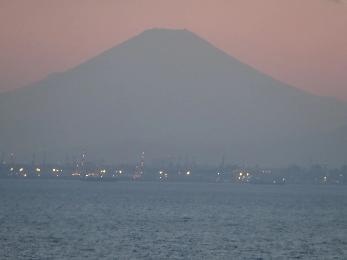 投稿写真：『夕暮れ時の富士山』／木更津金田IC付近