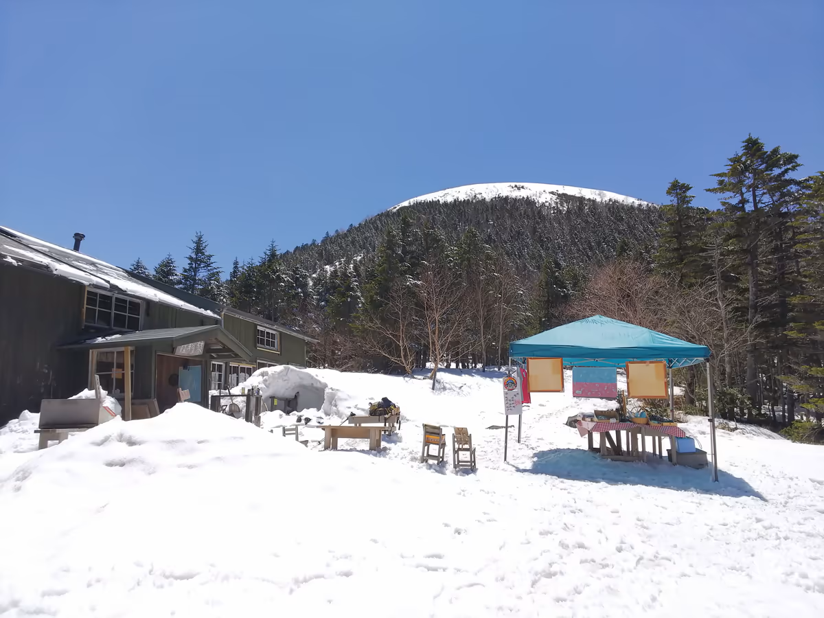 投稿写真：頂上は雪山……５月