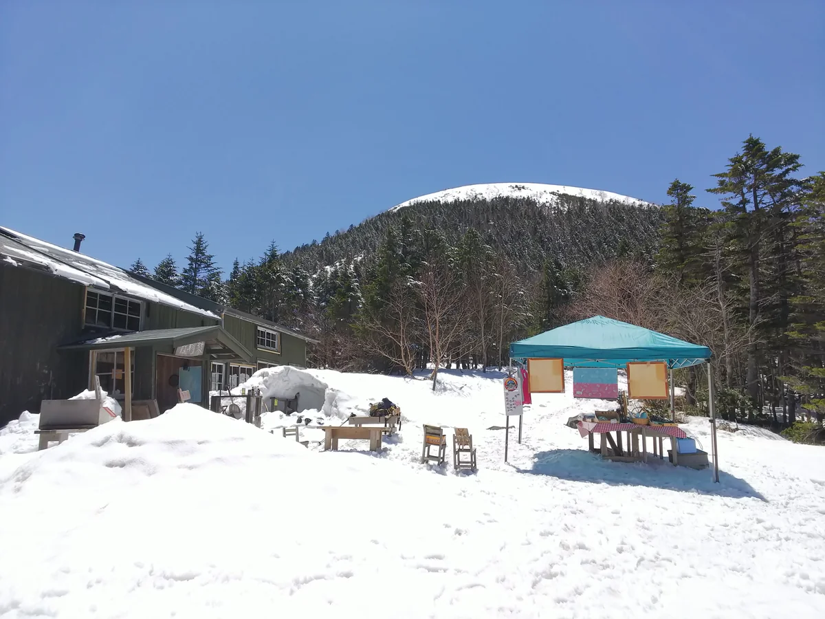 投稿写真：頂上は雪山……５月