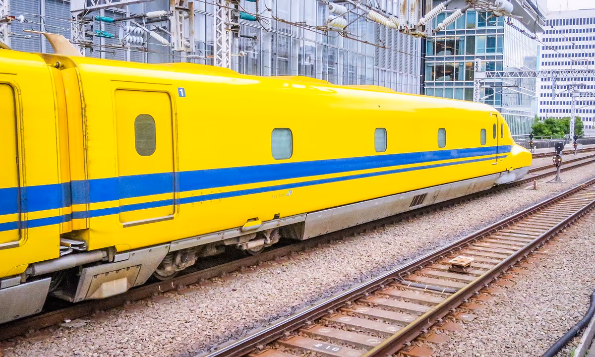 投稿写真：東京駅を発車したドクターイエロー①