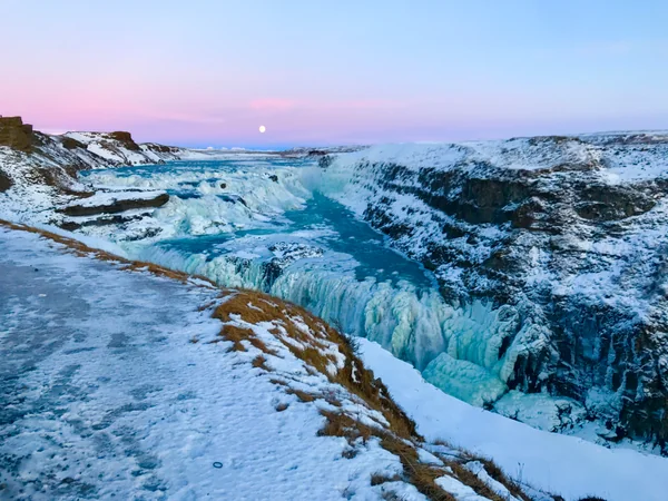 投稿：グトルフォスの滝(アイスランド)