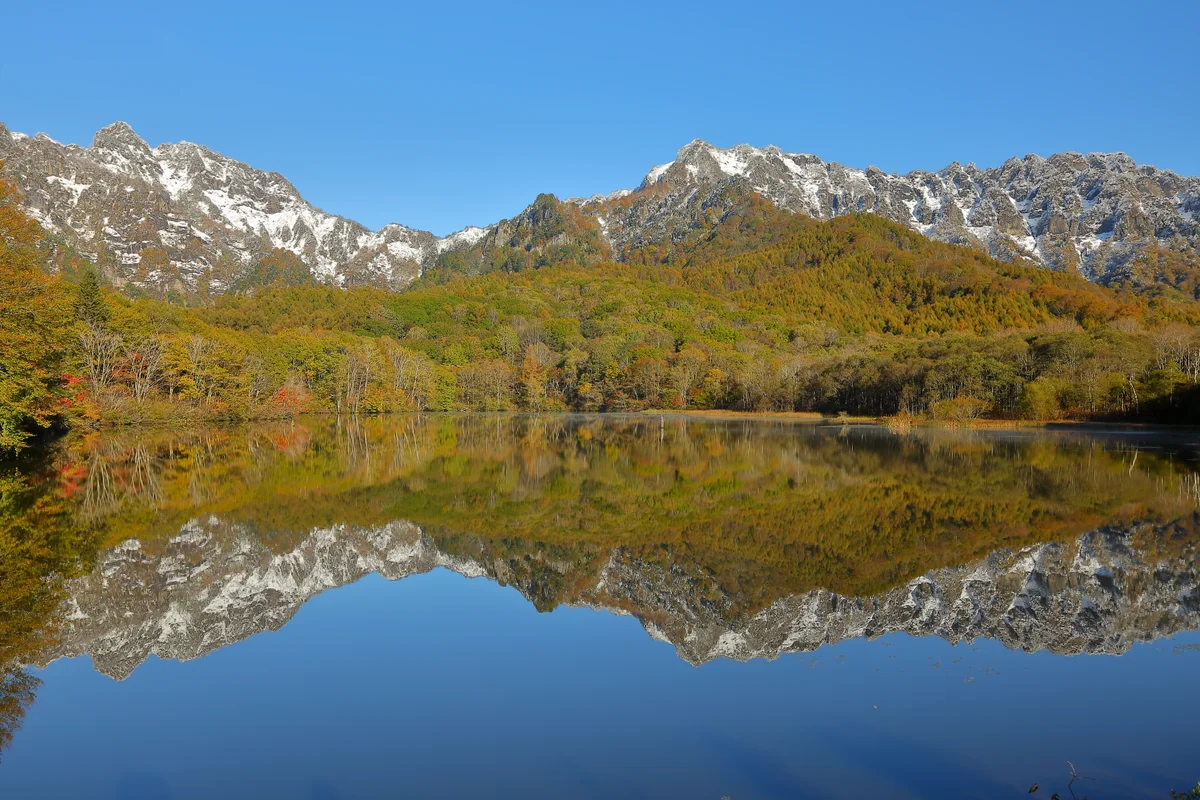投稿写真：鏡池の戸隠山と西岳